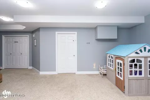 Entry Way - 9134 Eagle River Ln, Eagle River, AK 99577 photo 6 of 7