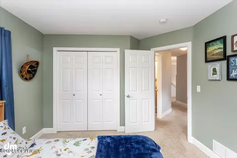 Bedroom - 9134 Eagle River Ln, Eagle River, AK 99577 photo 9 of 10