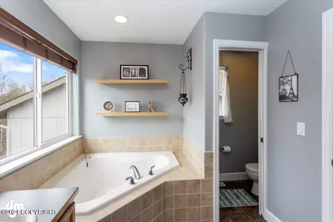 Bath - 9134 Eagle River Ln, Eagle River, AK 99577 photo 2 of 9