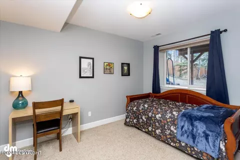Bedroom - 9134 Eagle River Ln, Eagle River, AK 99577 photo 4 of 10