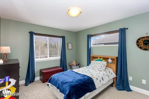 Bedroom - 9134 Eagle River Ln, Eagle River, AK 99577 photo 8 of 10