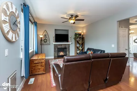 Living - 9134 Eagle River Ln, Eagle River, AK 99577 photo 1 of 1