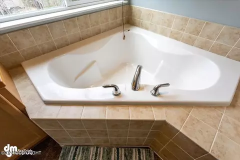 Bath - 9134 Eagle River Ln, Eagle River, AK 99577 photo 3 of 9
