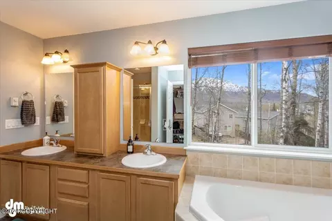 Bath - 9134 Eagle River Ln, Eagle River, AK 99577 photo 4 of 9