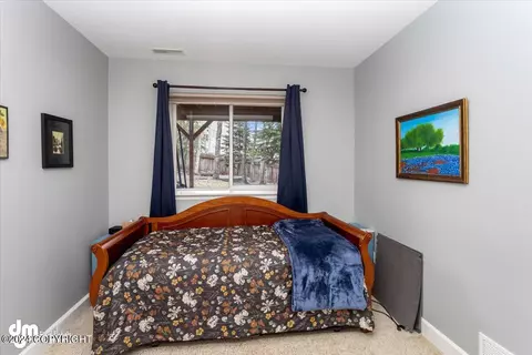 Bedroom - 9134 Eagle River Ln, Eagle River, AK 99577 photo 5 of 10