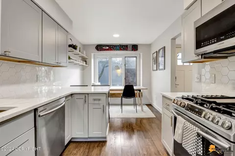 Kitchen - 4123 Hampton Dr # 9B, Anchorage, AK 99504 photo 2 of 5