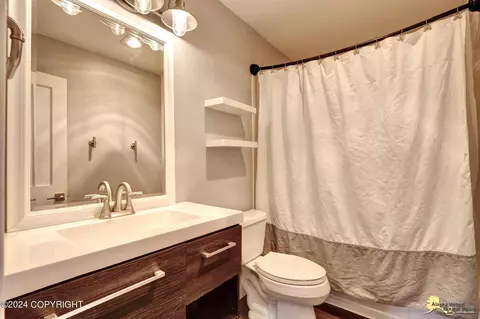 Bath - 4123 Hampton Dr # 9B, Anchorage, AK 99504 photo 2 of 2