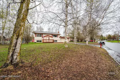 7720 Stanley Dr, Anchorage, AK 99518