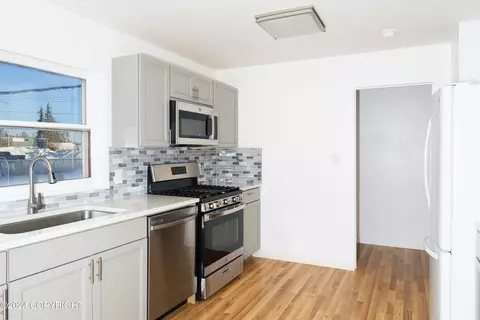 1069 W 25th Ave, Anchorage, AK 99503 photo 9