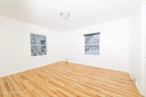 1069 W 25th Ave, Anchorage, AK 99503 photo 12