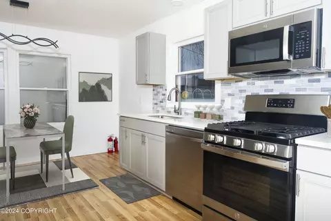 1069 W 25th Ave, Anchorage, AK 99503 photo 7