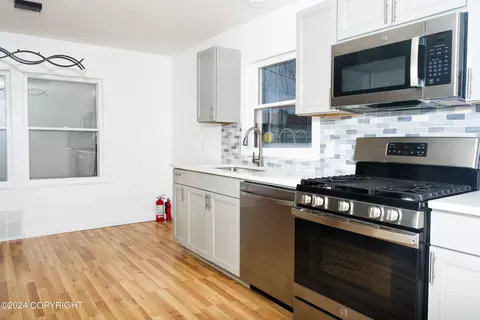 1069 W 25th Ave, Anchorage, AK 99503 photo 8