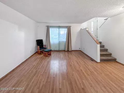 Living - 261 Fall Leaf Cir, Anchorage, AK 99504 photo 3 of 4
