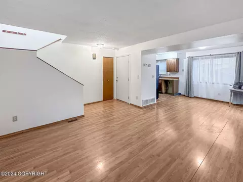 Living - 261 Fall Leaf Cir, Anchorage, AK 99504 photo 2 of 4