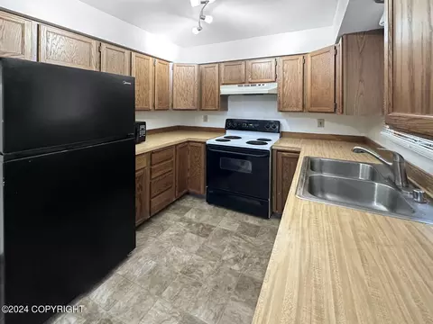 Kitchen - 261 Fall Leaf Cir, Anchorage, AK 99504 photo 2 of 2
