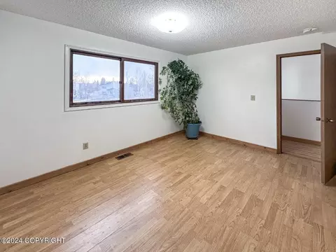 Bedroom - 261 Fall Leaf Cir, Anchorage, AK 99504 photo 3 of 3