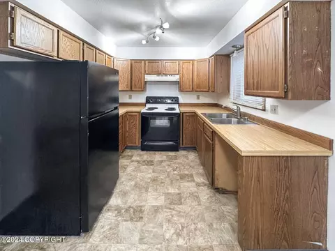 Kitchen - 261 Fall Leaf Cir, Anchorage, AK 99504 photo 1 of 2