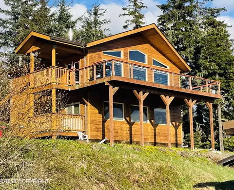 230 Hemlock St, Hoonah, AK 99829