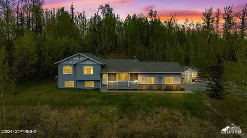 205 S Vickie Cir, Palmer, AK 99645