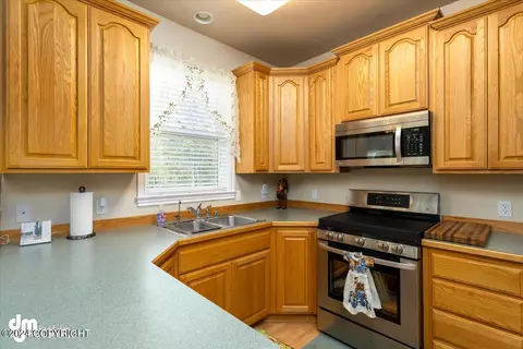 Kitchen - 3949 E Serendipity Loop, Wasilla, AK 99654 photo 4 of 5
