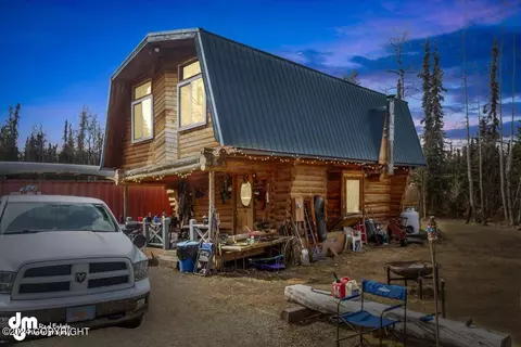 12830 W Pay Dirt Rd, Houston, AK 99623