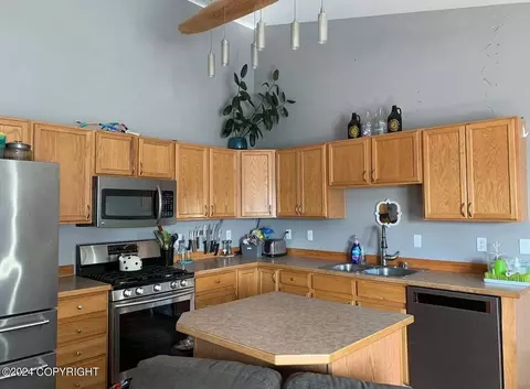 7414 Meadow St # 8H, Anchorage, AK 99507