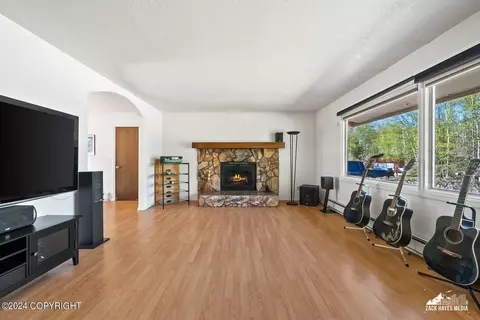 Living - 11121 Forest Dr, Anchorage, AK 99516 photo 2 of 6
