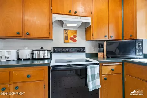 Kitchen - 11121 Forest Dr, Anchorage, AK 99516 photo 5 of 7