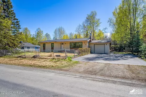 11121 Forest Dr, Anchorage, AK 99516