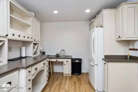 Kitchen - 3201 E Fairview Loop, Wasilla, AK 99654 photo 4 of 7