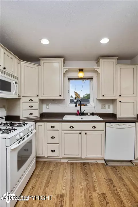 Kitchen - 3201 E Fairview Loop, Wasilla, AK 99654 photo 3 of 7