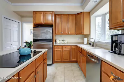 8718 Mendocino Cir, Eagle River, AK 99577 photo 11