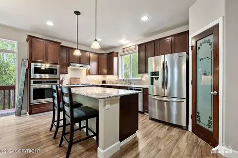 Kitchen - 13568 Charmley Cir, Eagle River, AK 99577 photo 11 of 12
