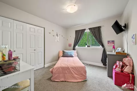Bedroom - 13568 Charmley Cir, Eagle River, AK 99577 photo 6 of 9