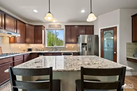 Kitchen - 13568 Charmley Cir, Eagle River, AK 99577 photo 3 of 12