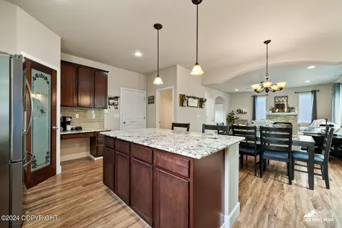 Kitchen - 13568 Charmley Cir, Eagle River, AK 99577 photo 9 of 12