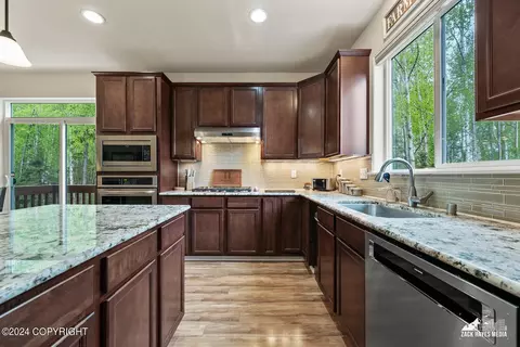Kitchen - 13568 Charmley Cir, Eagle River, AK 99577 photo 10 of 12