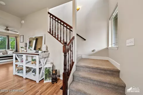 Entry Way - 13568 Charmley Cir, Eagle River, AK 99577 photo 3 of 5