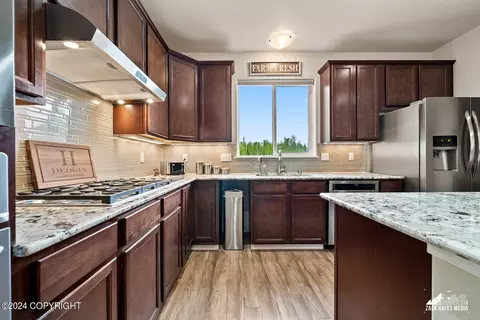 Kitchen - 13568 Charmley Cir, Eagle River, AK 99577 photo 5 of 12