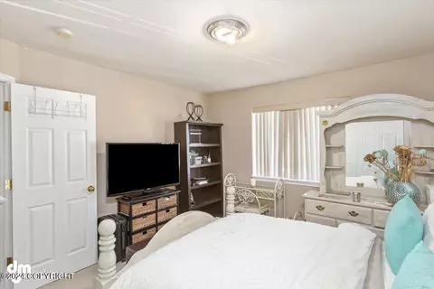 Bedroom - 6434 E 10th Ave, Anchorage, AK 99504 photo 8 of 10