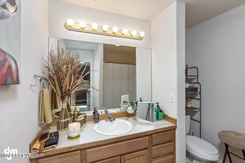 Bath - 6434 E 10th Ave, Anchorage, AK 99504 photo 2 of 5