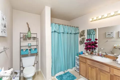 Bath - 6434 E 10th Ave, Anchorage, AK 99504 photo 4 of 5