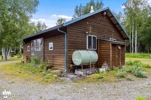 Exterior - 22557 Willow Fishhook Rd, Willow, AK 99688 photo 9 of 15