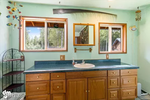 Bath - 22557 Willow Fishhook Rd, Willow, AK 99688 photo 3 of 5