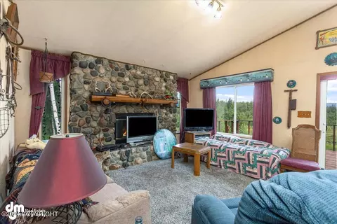 Living - 22557 Willow Fishhook Rd, Willow, AK 99688 photo 2 of 7