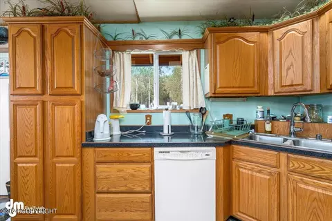 Kitchen - 22557 Willow Fishhook Rd, Willow, AK 99688 photo 2 of 2