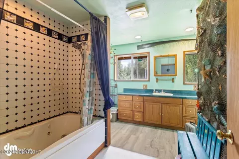 Bath - 22557 Willow Fishhook Rd, Willow, AK 99688 photo 1 of 5