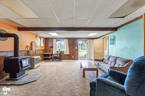 Living - 22557 Willow Fishhook Rd, Willow, AK 99688 photo 5 of 7