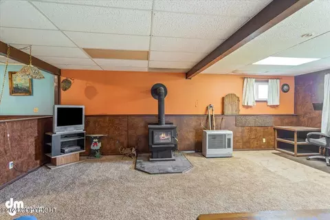 Living - 22557 Willow Fishhook Rd, Willow, AK 99688 photo 6 of 7
