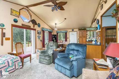 Living - 22557 Willow Fishhook Rd, Willow, AK 99688 photo 4 of 7